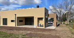 Casa a estrenar en venta desarrollada en un lote interno de 1004m2