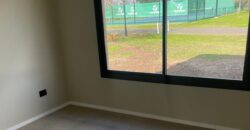 Casa a estrenar en venta desarrollada en un lote interno de 1004m2