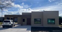 Casa a estrenar en venta desarrollada en un lote interno de 1004m2