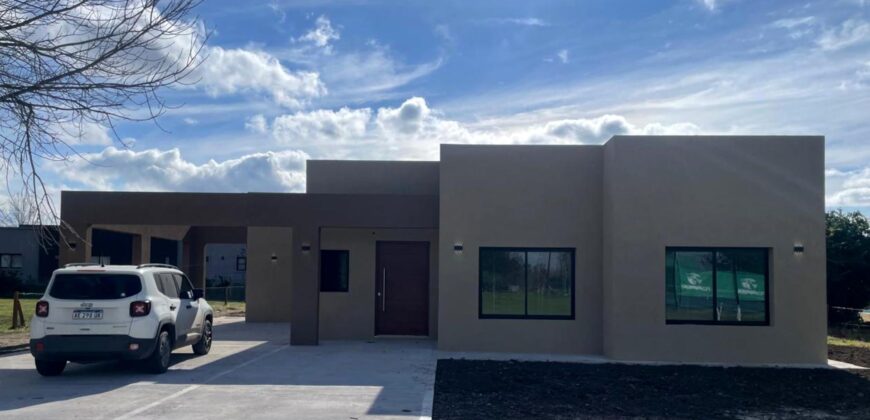 Casa a estrenar en venta desarrollada en un lote interno de 1004m2