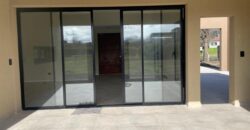 Casa a estrenar en venta desarrollada en un lote interno de 1004m2