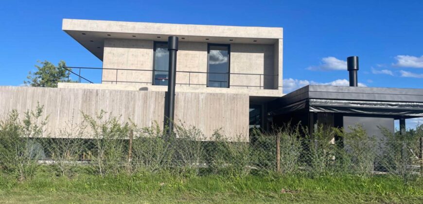 Casa de diseño en hormigón visto, realizado íntegramente en este material