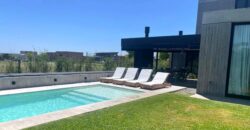 Casa de diseño en hormigón visto, realizado íntegramente en este material