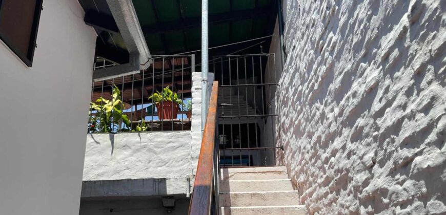Venta hermosa casa 4 ambientes con garage, terraza y parrilla