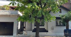Venta hermosa casa 4 ambientes con garage, terraza y parrilla