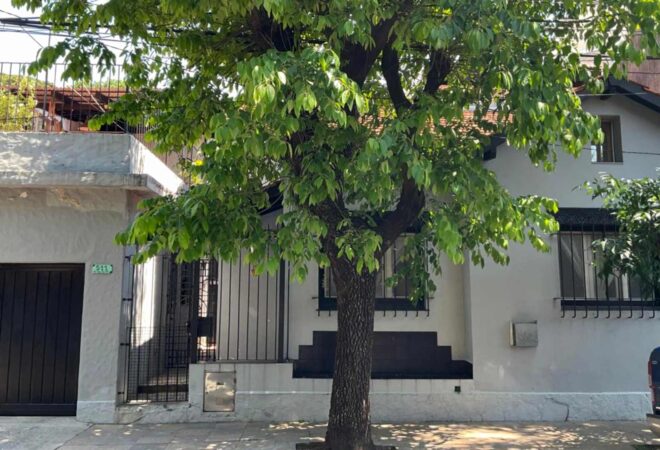 Venta hermosa casa 4 ambientes con garage, terraza y parrilla